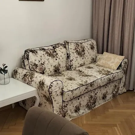 B10 Solec Kozminska 2 Football Stadium Apartment